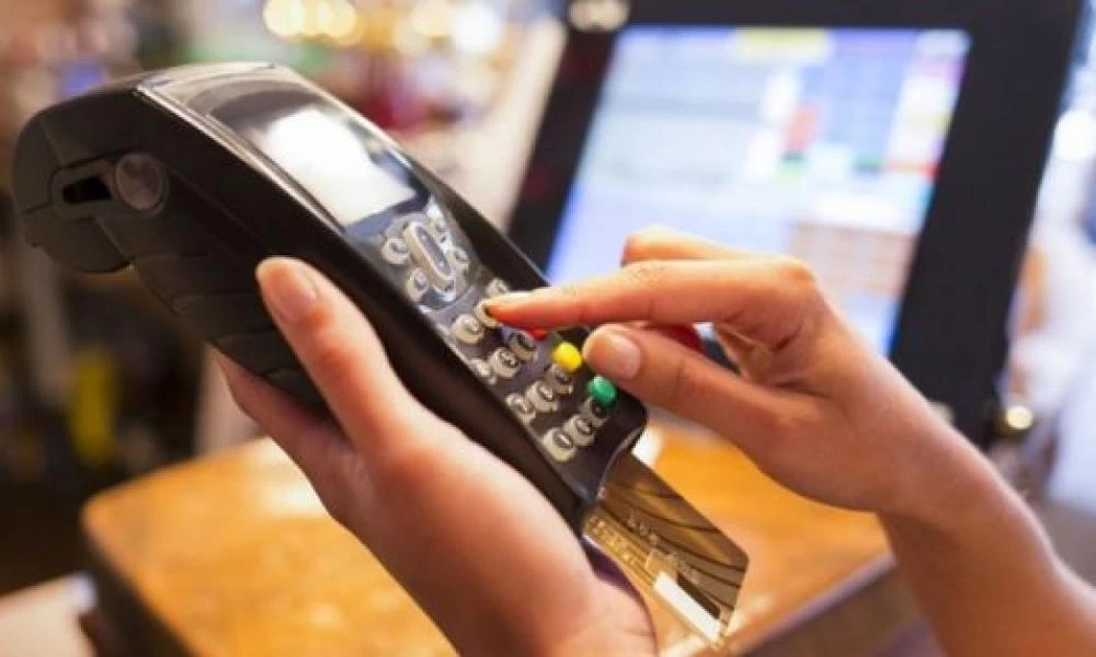 Παράταση στις ανέπαφες συναλλαγές χωρίς PIN μέχρι 50 ευρώ